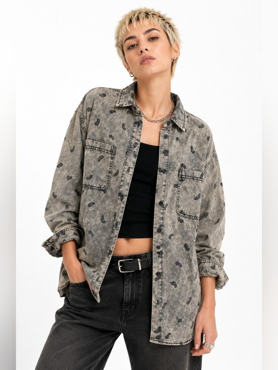 BDG Tops - BDG Urban Outfitters Acid Wash Paisley Button Down Shirt M